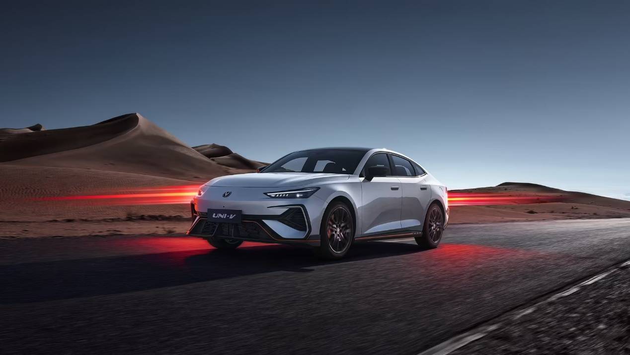配置拉滿,長(zhǎng)安第三代UNI-V 9.79萬(wàn)元起售