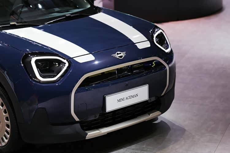 2025成都車展寶馬集團掀玩車風暴,上演性能狂歡與個性盛宴