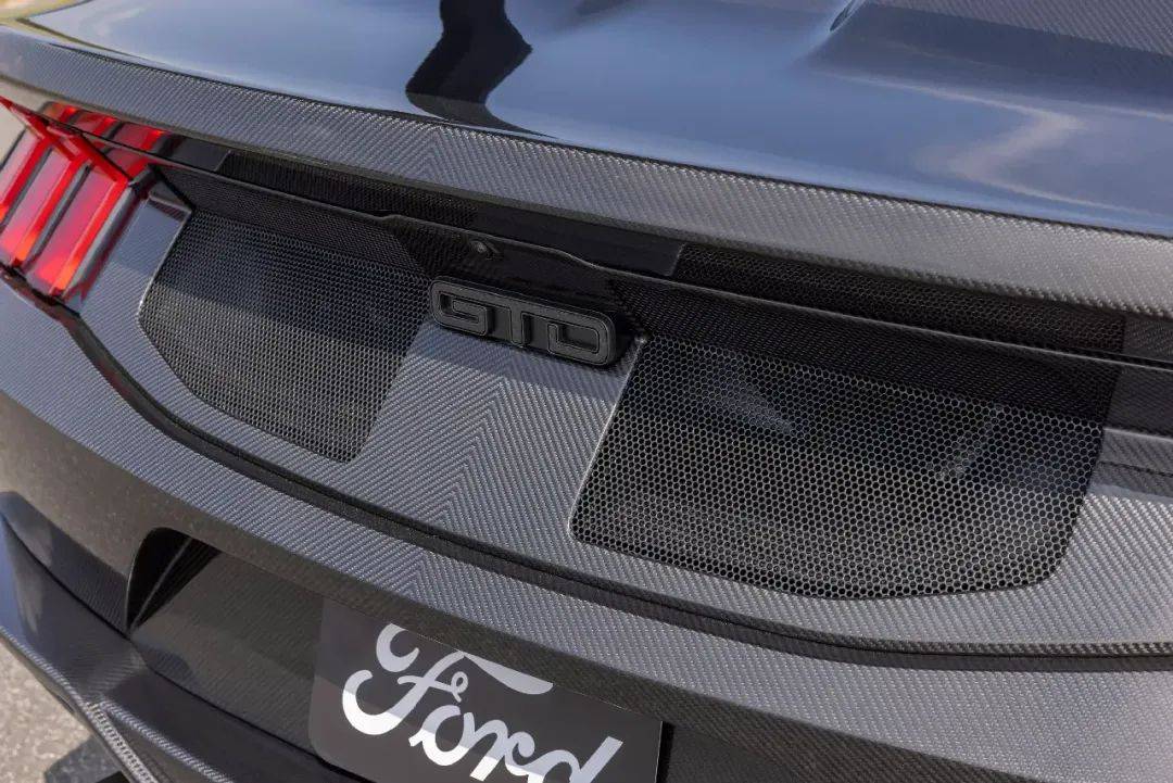福特發布全新Mustang GTD Liquid Carbon,全碳車身要多帥有多帥
