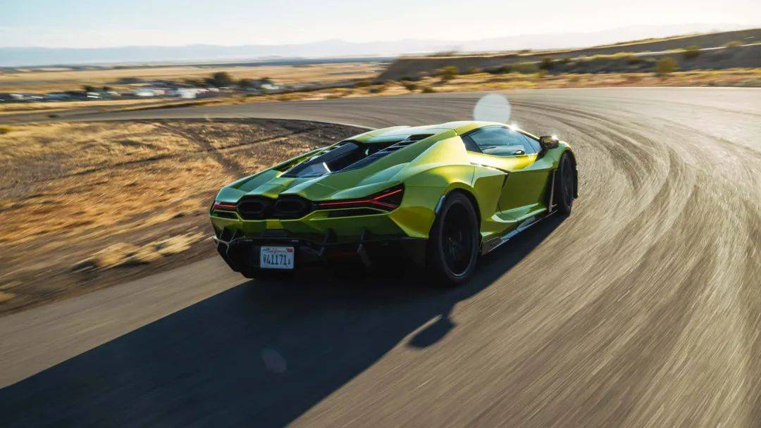 幸好,蘭博基尼還要生產V12很久很久