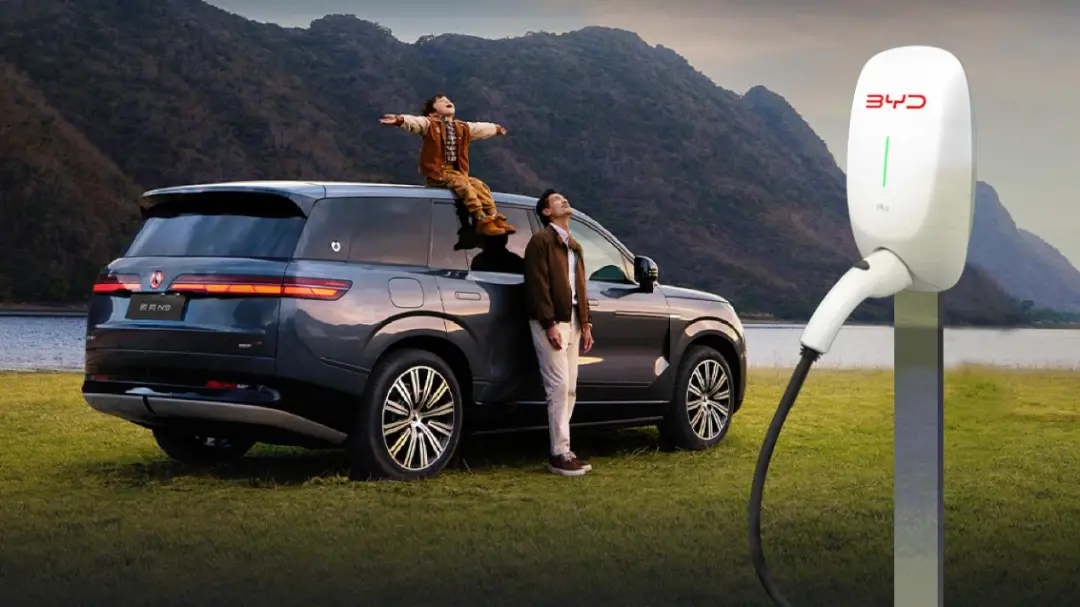 比亞迪新一代“小白樁”:“靈充”汽車充電樁發(fā)布 圖片