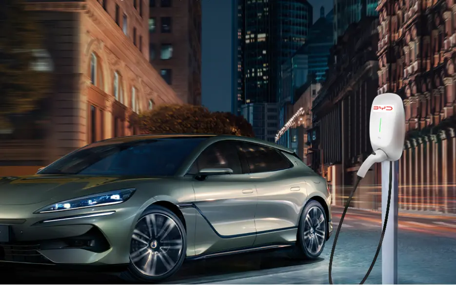 比亞迪新一代“小白樁”:“靈充”汽車充電樁發(fā)布 圖片