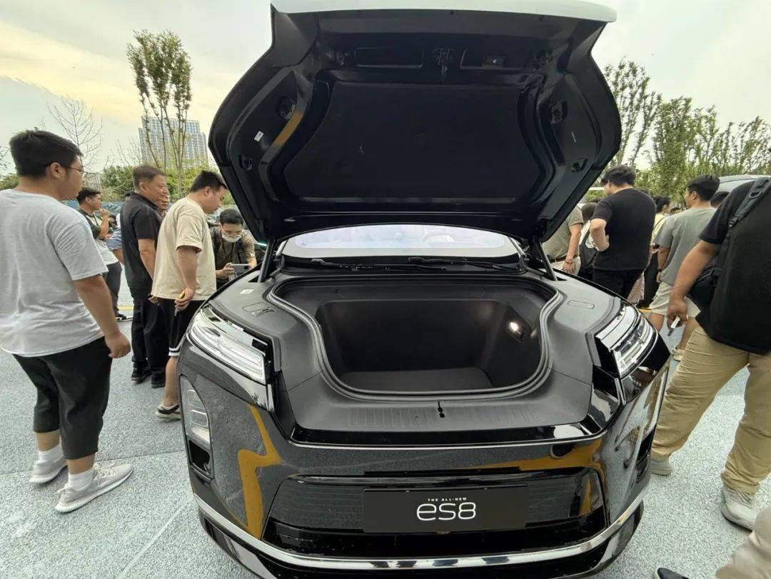租電價(jià)30.88萬元起,蔚來全新ES8預(yù)售:這次定價(jià)很聽勸