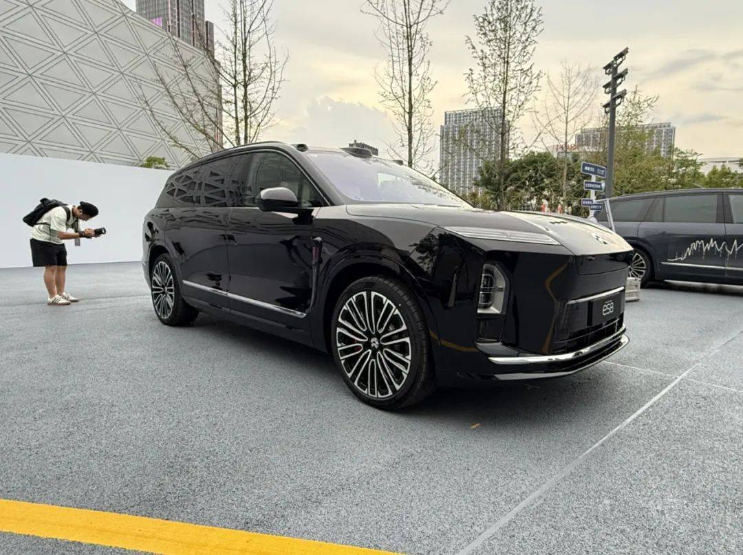 租電價(jià)30.88萬元起,蔚來全新ES8預(yù)售:這次定價(jià)很聽勸