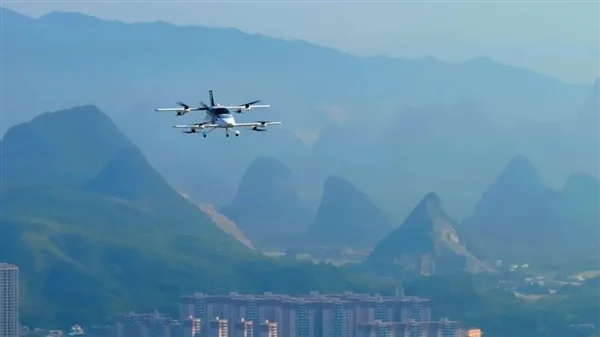 指導(dǎo)價650萬！億航智能長航程無人駕駛載人航空器VT35發(fā)布：航程約200km