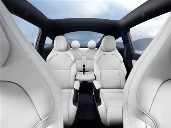 特斯拉Model Y L再推配置升級,全新淺灰色高級內飾正式上線,選裝價8000元 8000元 特斯拉Model Y L全新淺灰色高級內飾上線:抗污、好打理