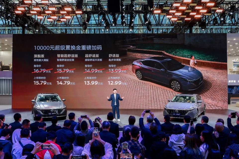 燃油車比新勢力還智能?限時12.99萬元起,日產天籟·鴻蒙座艙正式上市